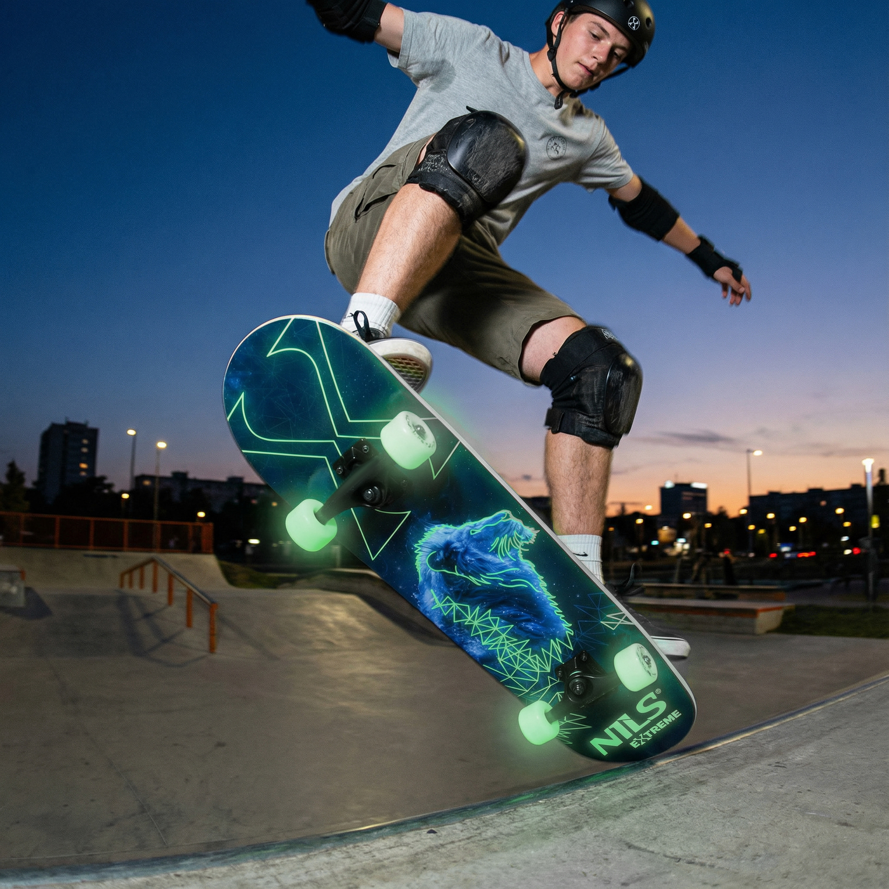 Skateboard NILS Extreme CR3108SA Lion