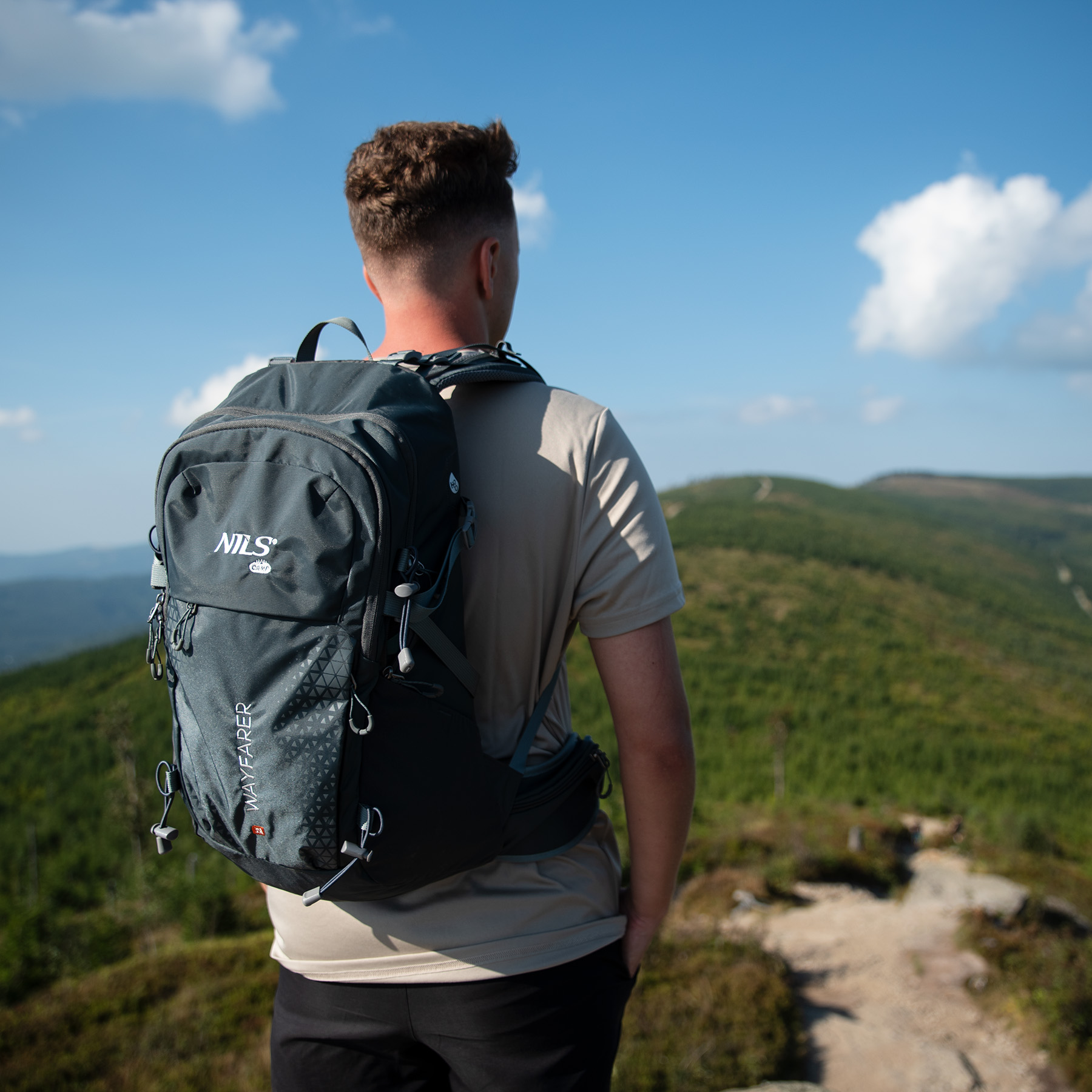 Turistický batoh NILS Camp NC1925 Wayfarer 35L šedý